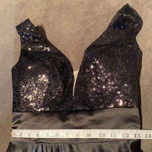 Women’s Black Full Length Sequined Bodice V-Neck Party Prom Dress Size 2 NWOT - Picture 11 of 11